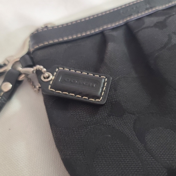 Coach canvas zip wristlet - Picture 5 of 6